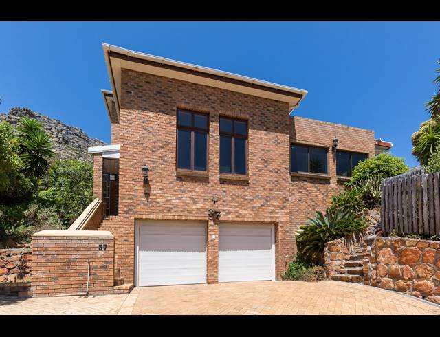 3 BEDROOM FREESTANDING FOR SALE IN LAKESIDE